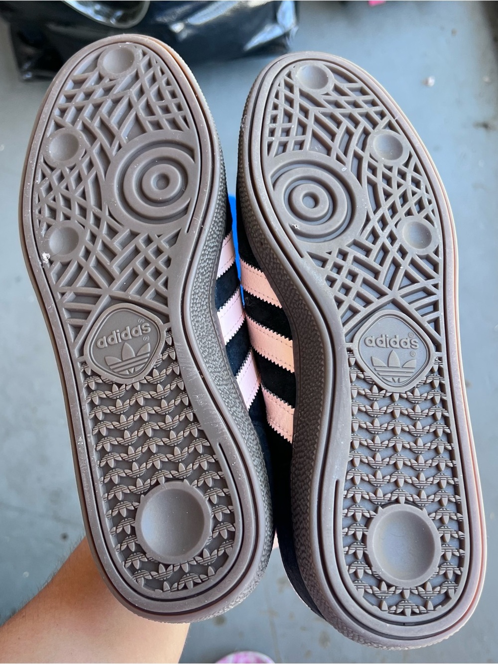 adidas Handball Spezial JI1036 Black Icy Pink Gum Suede Sneakers Men's 9.5 - Picture 5 of 5